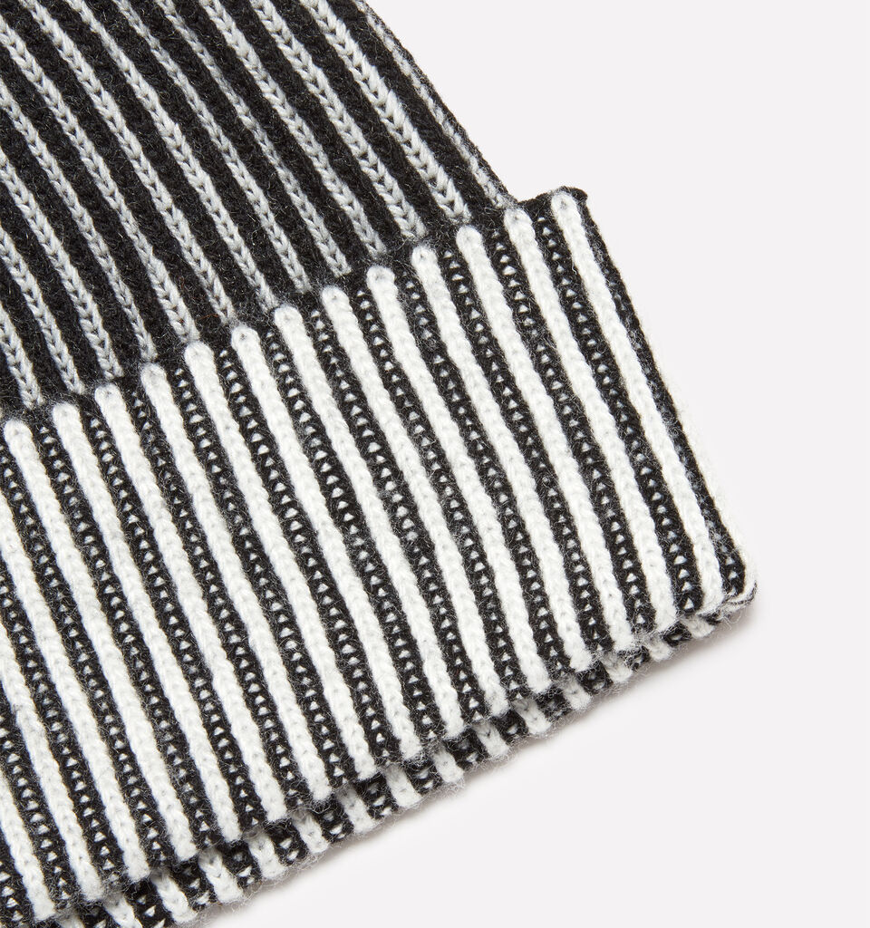 Black knit hat - null - Black | Sisley image number 2